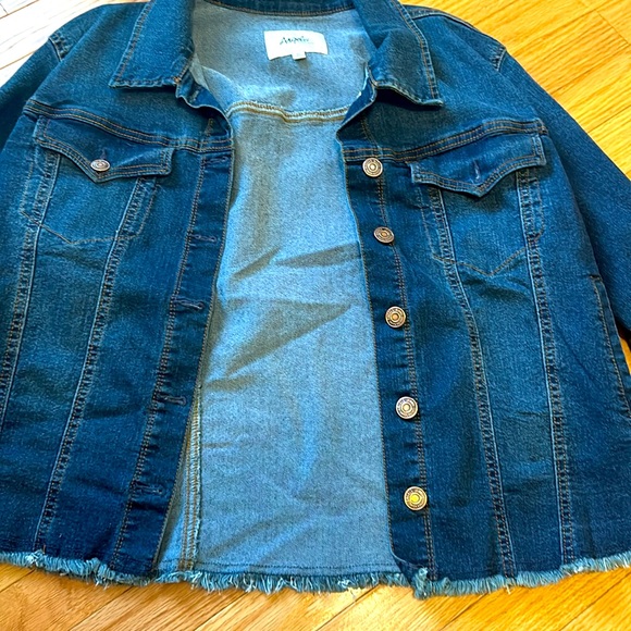 Jean jacket - Picture 2 of 4